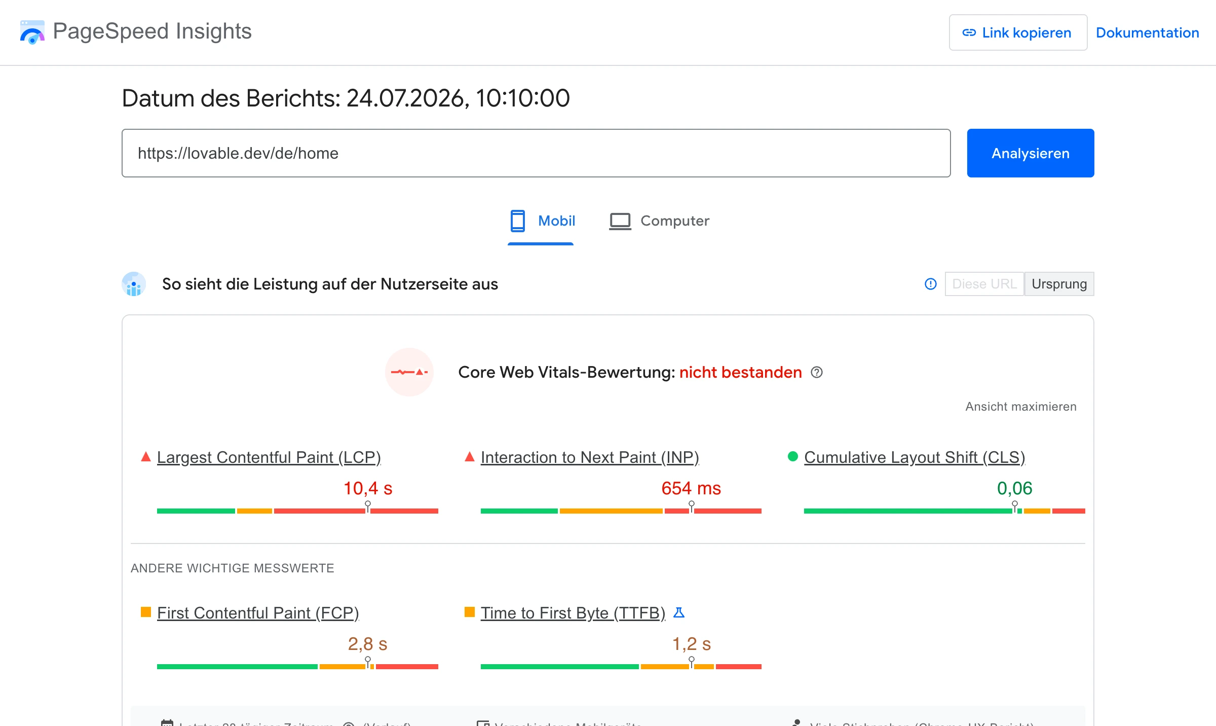 PageSpeed-Insights-Felddaten mit der Core-Web-Vitals-Bewertung „nicht bestanden“: LCP 10,4 Sekunden und INP 654 Millisekunden liegen im roten Bereich, CLS 0,06 ist grün.